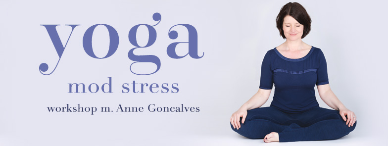 Anne Goncalves er yoga- og mindfulnesslærer og certificeret stresscoach. Oprindelig grafisk designer, men en periode med kronisk stress for 8 år siden fik hende til at uddanne sig inden for yoga, meditation og stressbehandling. I dag kombinerer hun al sin viden og hjælper mennesker med at slippe stressen gennem yoga og mindfulness med workshops, 1:1 sessioner og onlineforløb. Hendes første bog 'Yoga mod stress' udkommer d. 6. september og du også vil få mulighed for at købe den til workshoppen.